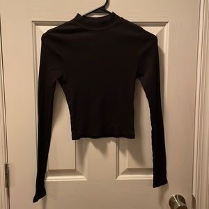 Black knit long sleeve crop top